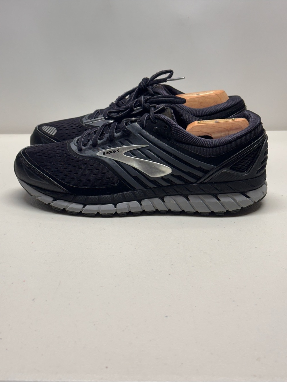Brooks Beast 18 Running Shoes 1102821D004 Men’s Size9 Black Gray Athletic Gym